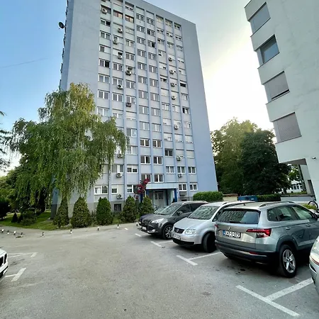 Bulevar Apartment *